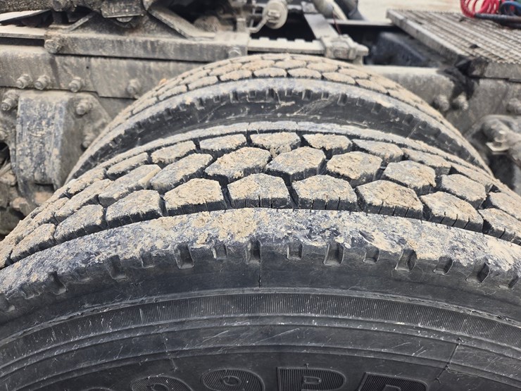 2007-peterbilt-579-image-79