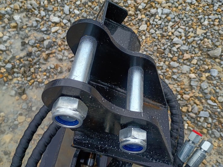 #l19-018-•-tpm-32"-bucket-mini-excavator-attachment-image-6