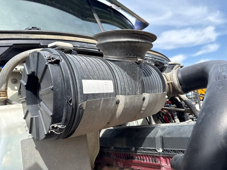 2019-massey-ferguson-8-image-22