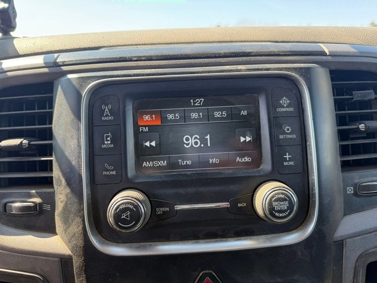 #1062-•-2015-ram-5500-heavy-duty-service-truck-image-32