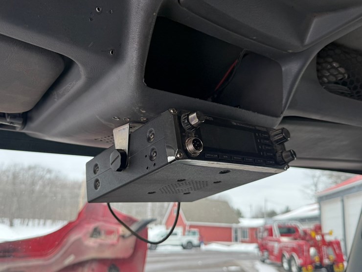 #1052-•-2007-international-7600sfa-tri-axle-dump-truck-image-38