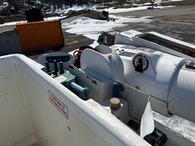 #1070-•-2012-freightliner-boom/crane-truck-image-36