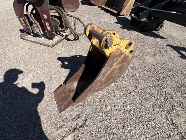 12"-dig-bucket-w/cutting-edge-image-2