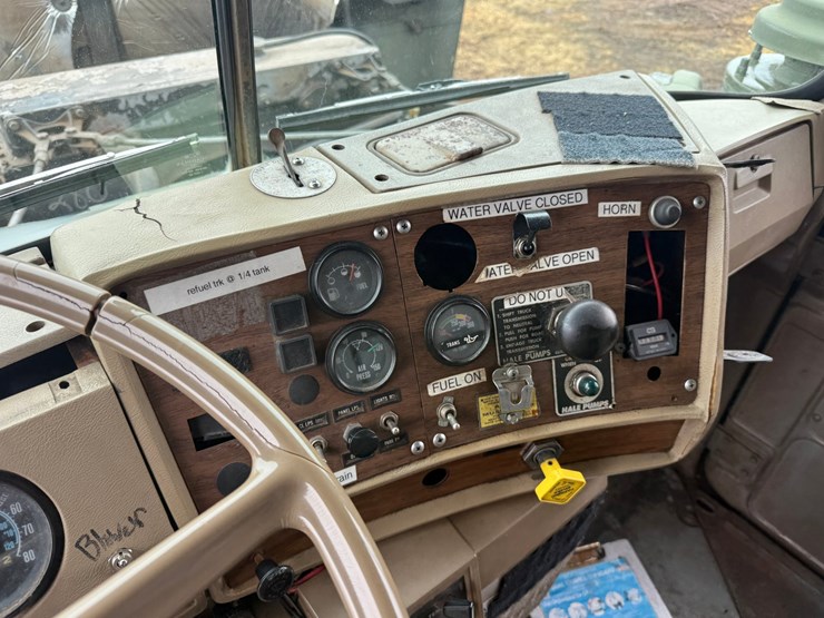 1984-mack-dm492s-image-52