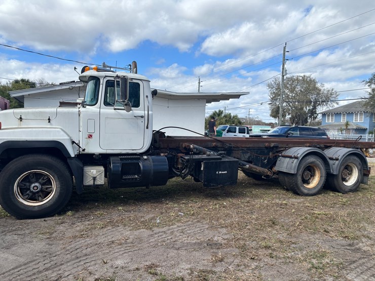 1999-mack-rd600-image-3