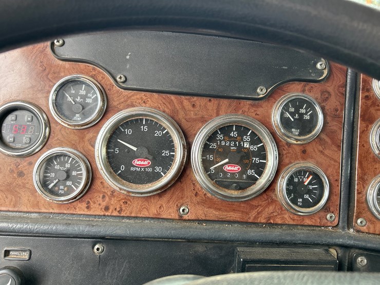 2005-peterbilt-357-image-81