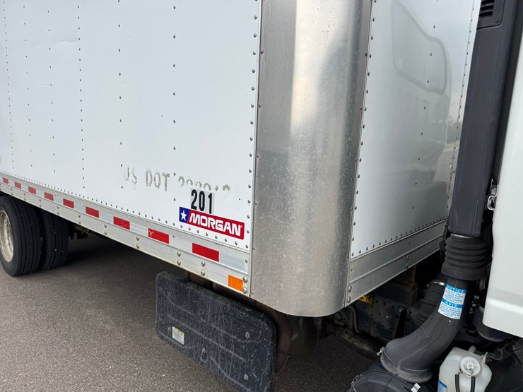 2019-isuzu-nrr-image-17