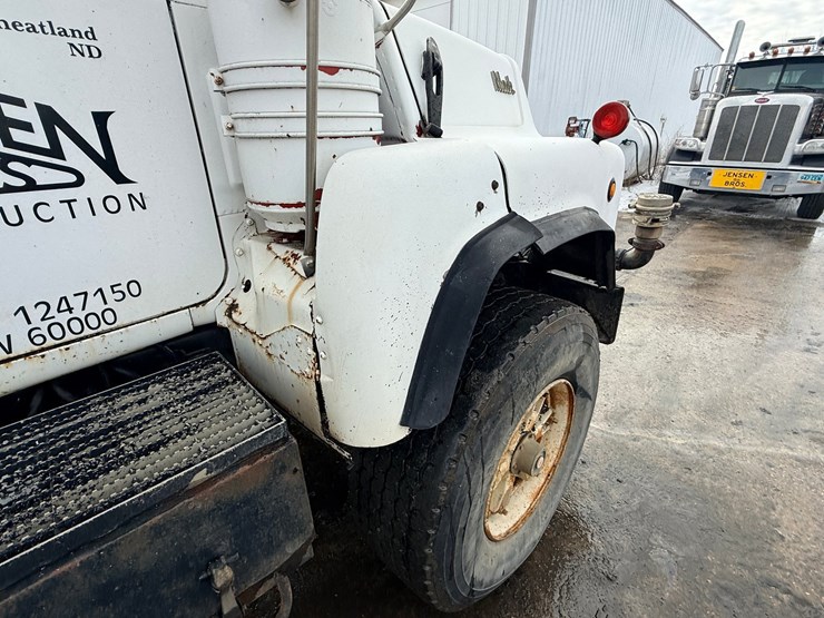 1988-mack-dm690s-image-37