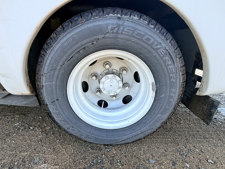 2004-isuzu-npr-image-60