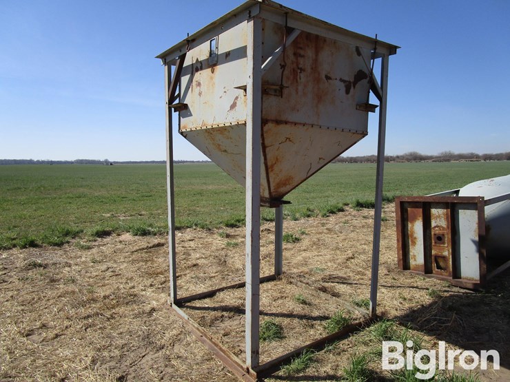 hopper-bottom-on-stand-image-1