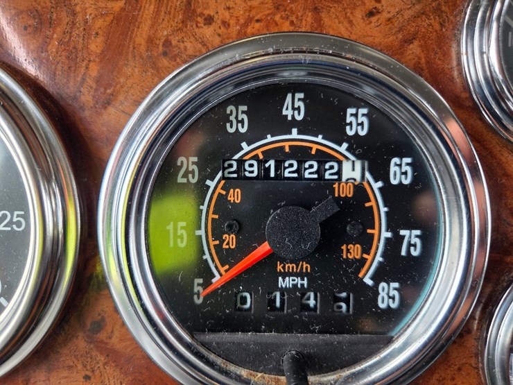 2002-peterbilt-379-image-77