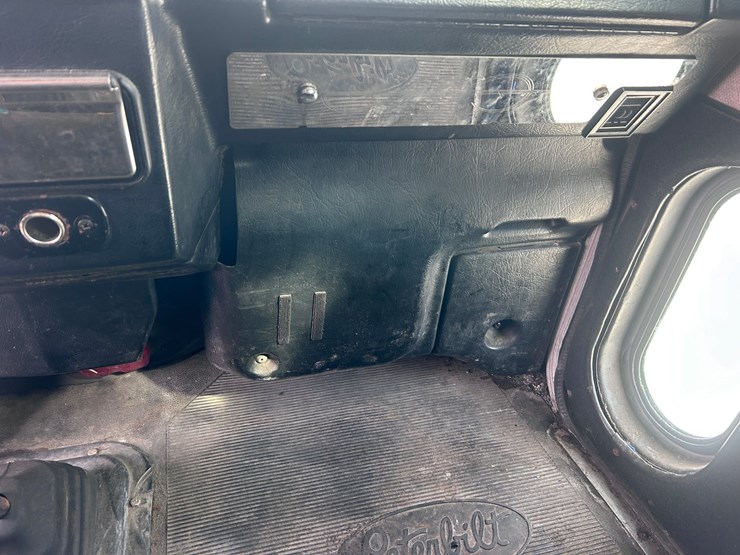 2000-peterbilt-379-image-52