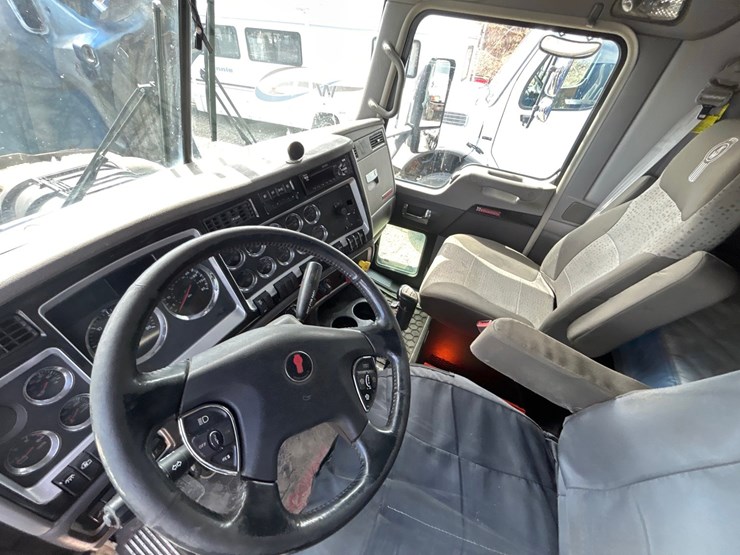 2017-kenworth-t660-image-70