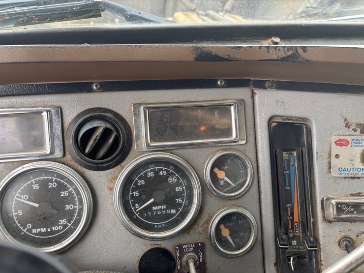 1997-ford-lt8000-image-43