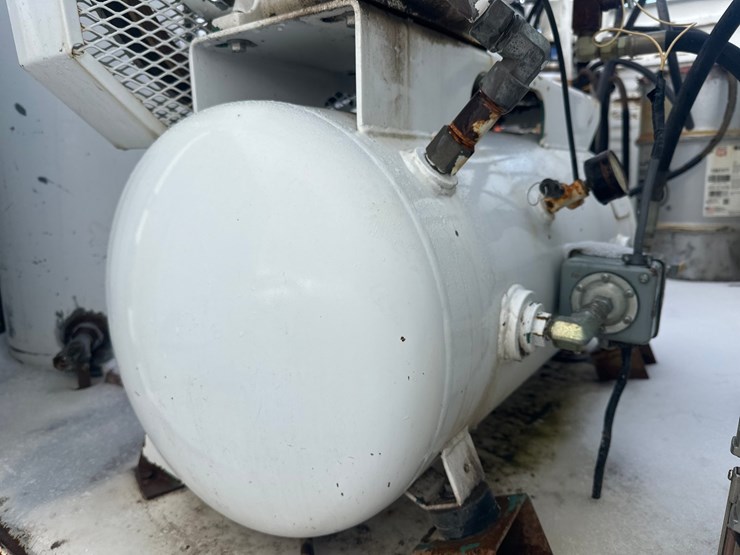 1995-international-8100-image-38