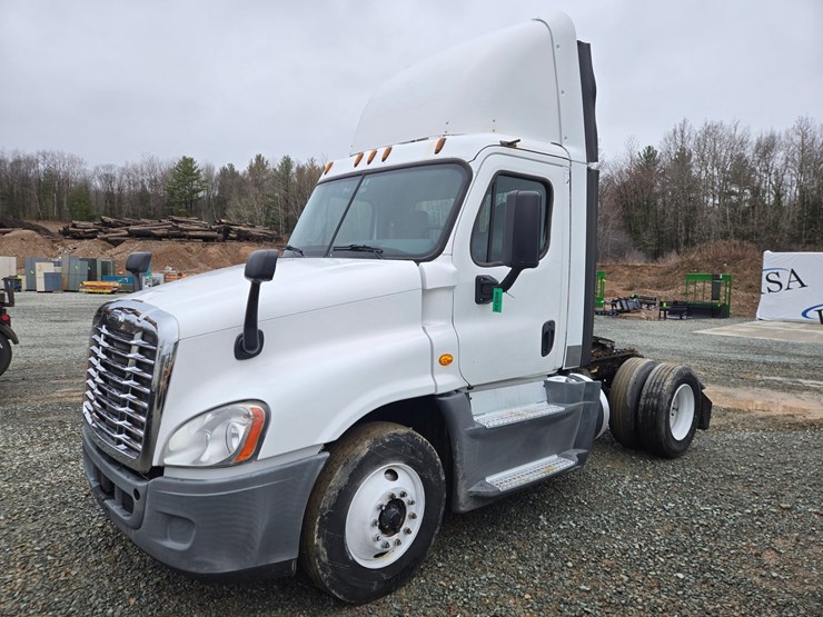 2016-freightliner-cascadia-125-image-6