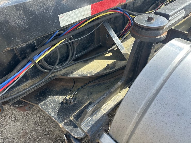 2010-massey-ferguson-8-image-58