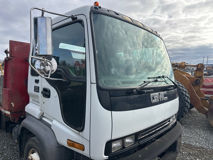 2000-gmc-t6500-image-11