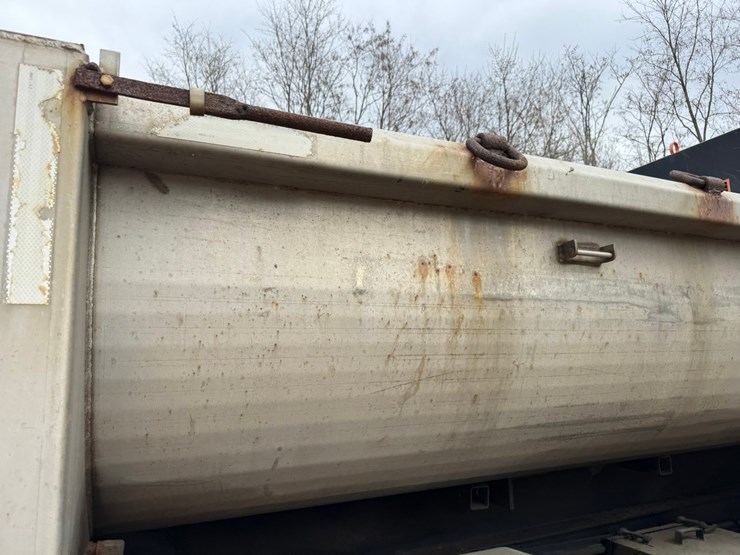 #2168-•-2001-sterling-4x2-snow-plow-truck-image-32