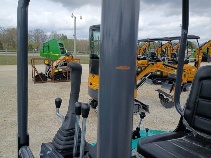 #24173-•-2025-agt-qk16r-mini-excavator-image-29