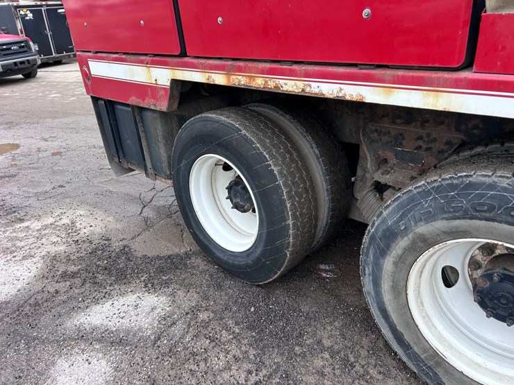 #1690-•-2013-international-7500-6x4-hydro-excavation-truck-image-33