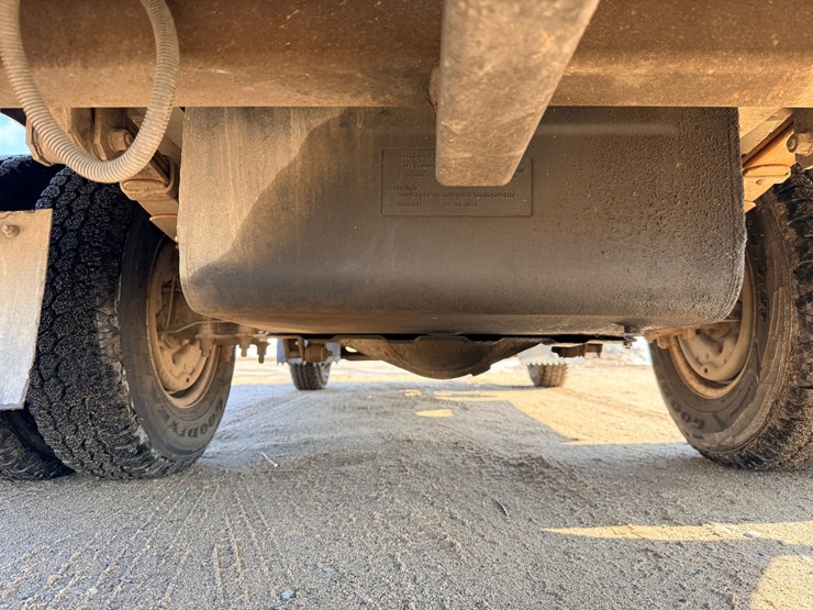 2002-isuzu-npr-image-57