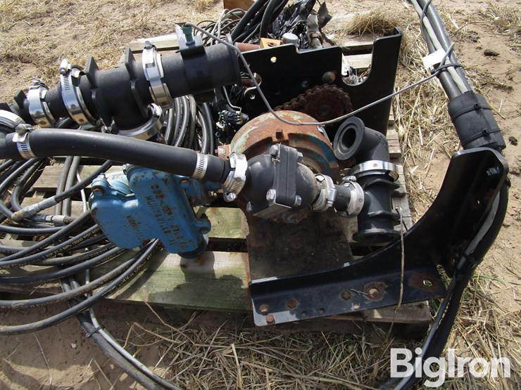 john-blue-hydraulic-fertilizer-attachment-image-9