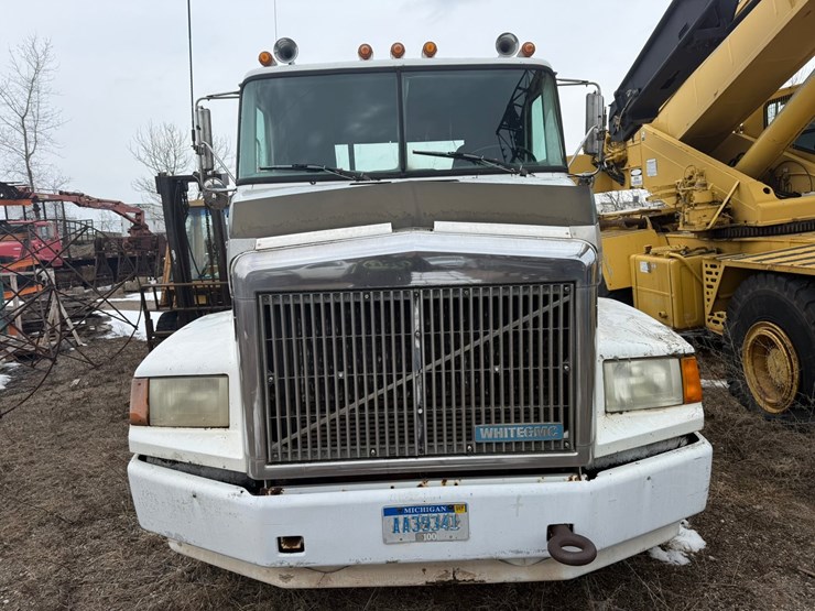 #1117-•-volvo-whitegmc-day-cab-truck-tractor-image-8