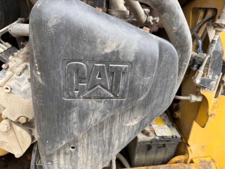 2009-caterpillar-232b2-image-23