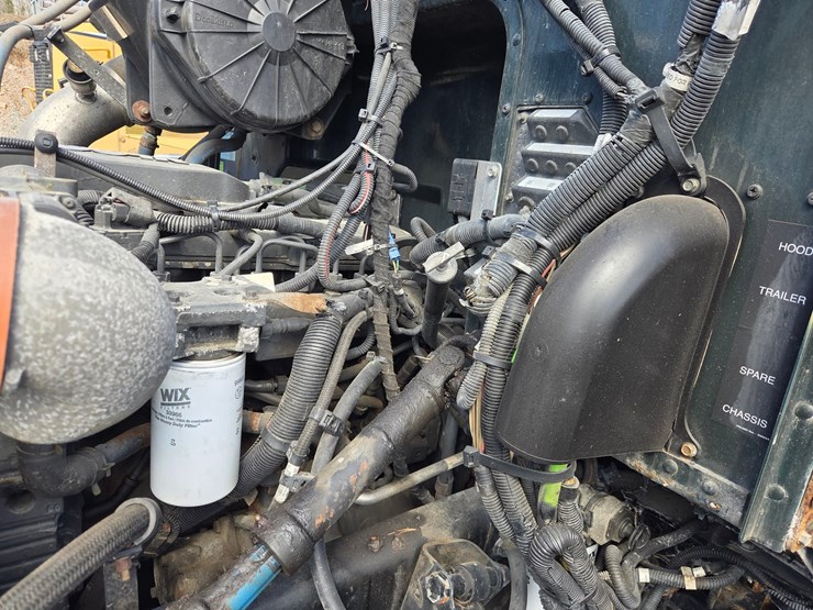 2013-peterbilt-337-image-38