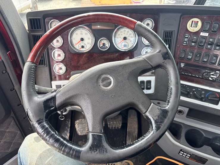 2018-freightliner-122sd-image-69