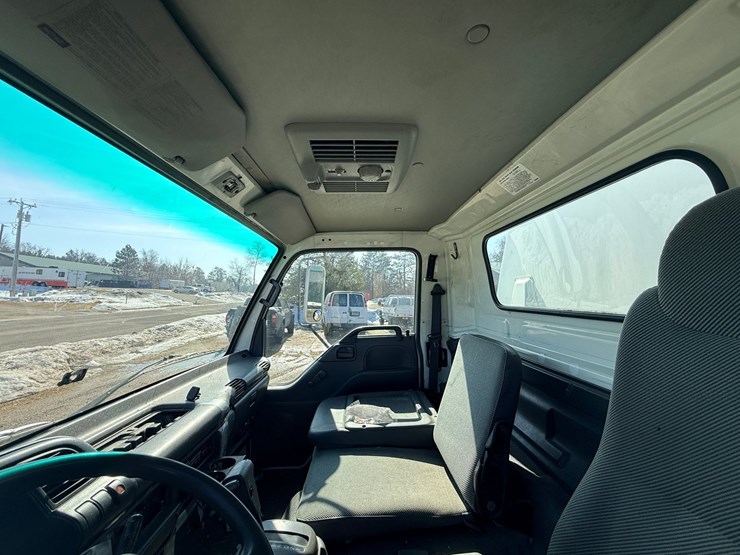 2002-isuzu-npr-image-35