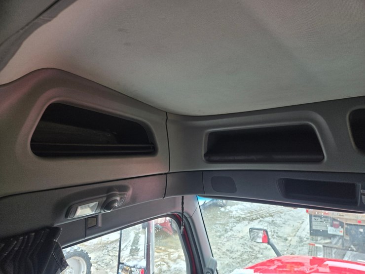 peterbilt-579-image-82