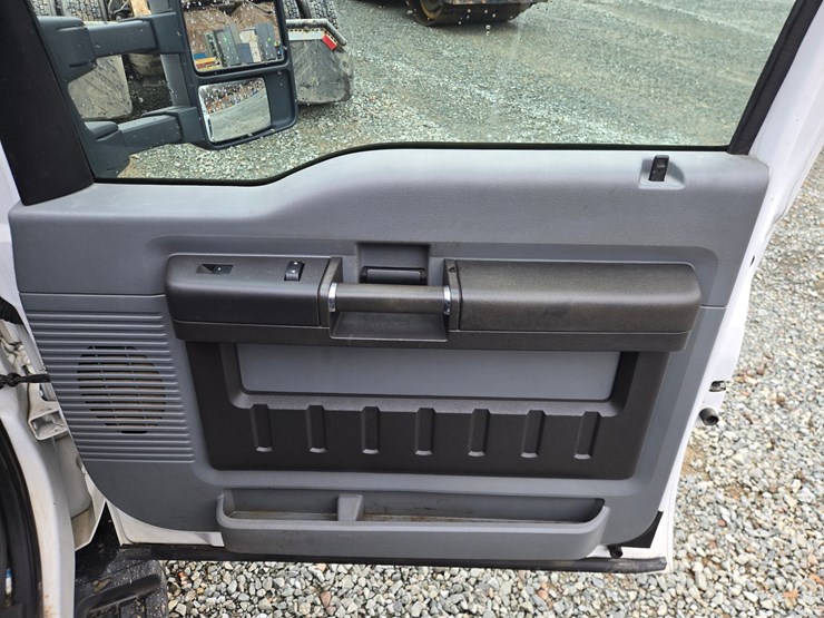 2011-ford-f550-image-54