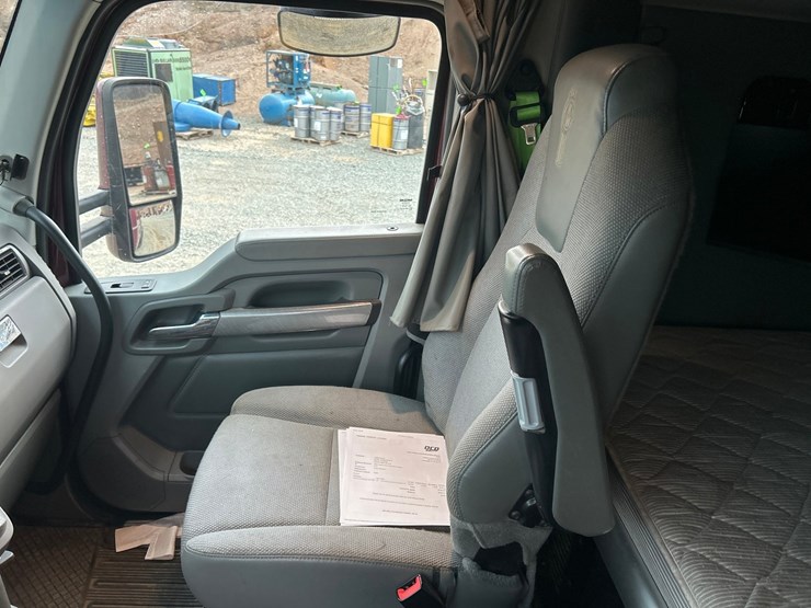 2016-kenworth-t680-image-53