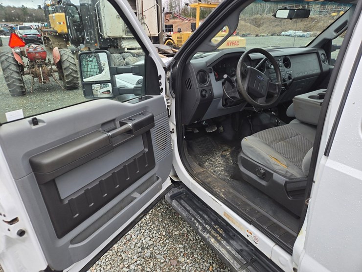 2011-ford-f550-image-51
