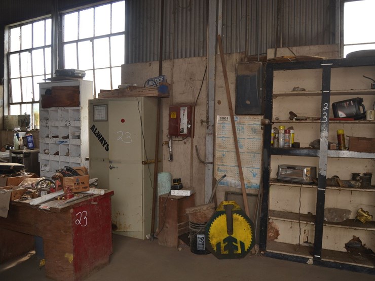 (5)-shelves-w/-pipe-fitting,-vise,-and-sump-pumps-image-2