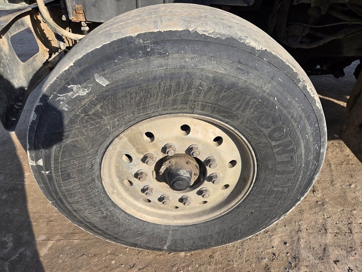 2012-international-7600-image-66