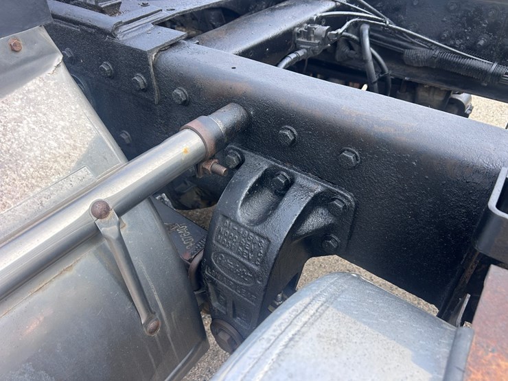 1999-peterbilt-379-image-42