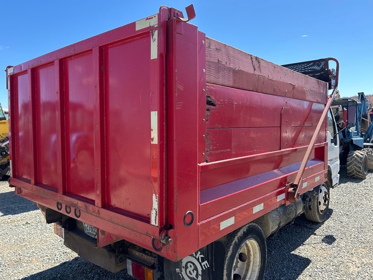 2005-isuzu-nqr-image-16