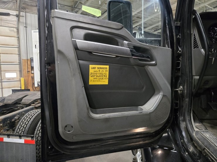 2015-kenworth-t680-image-54