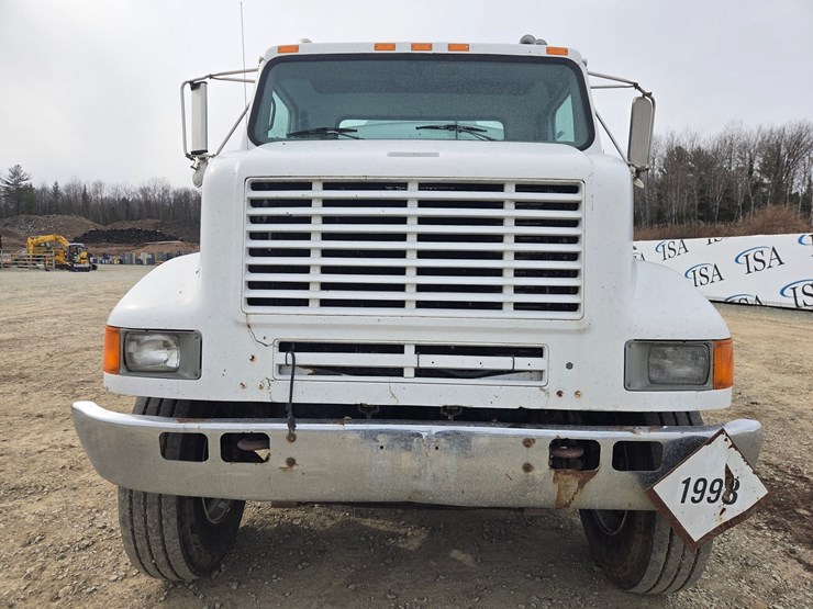 1995-international-8100-image-8