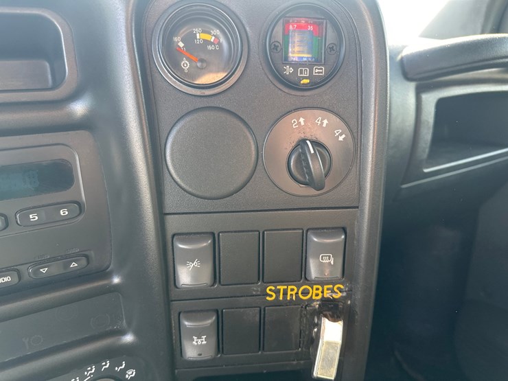 2005-massey-ferguson-8-image-34