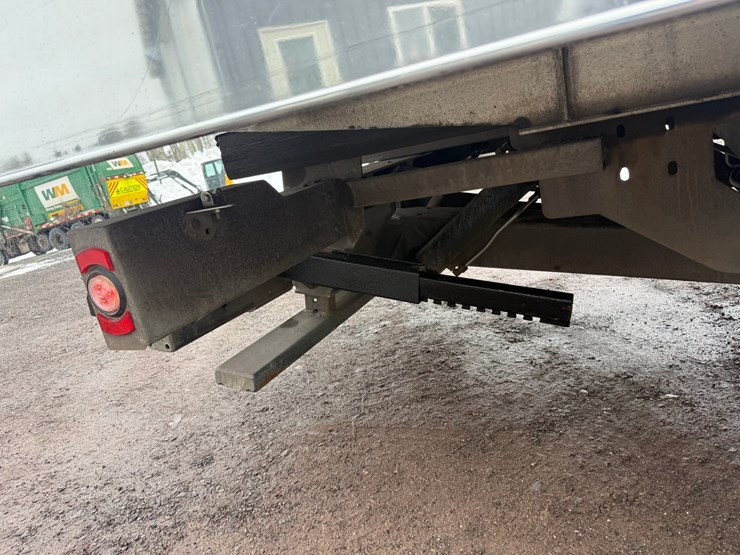 2018-ford-f650-image-25