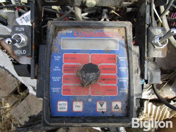 john-blue-hydraulic-fertilizer-attachment-image-20