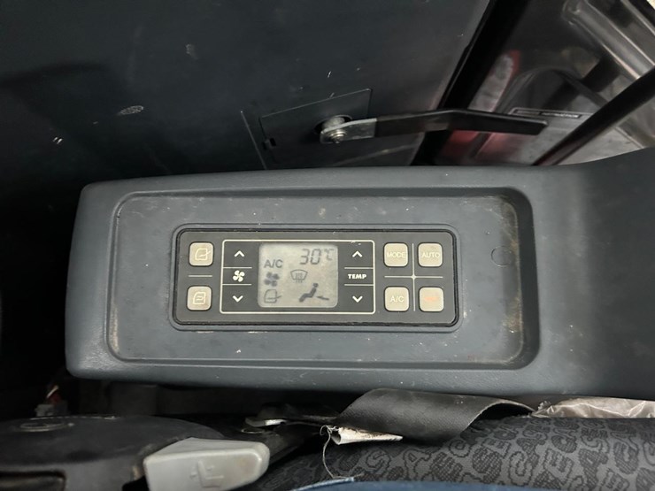 2019-case-cx60c-image-27