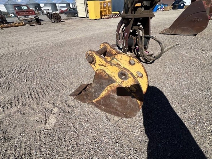 12"-dig-bucket-w/cutting-edge-image-3