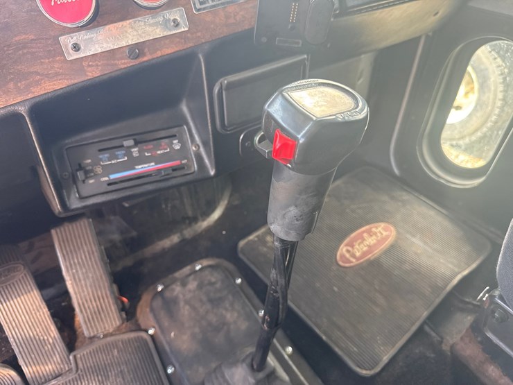 1994-peterbilt-359-image-56