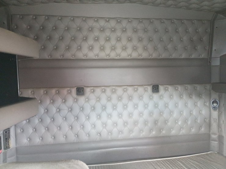 2002-kenworth-t600-image-65