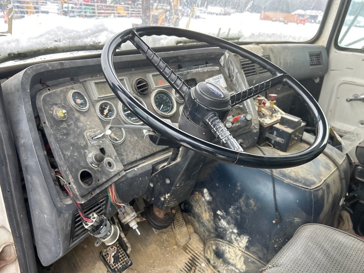 1990-ford-l9000-image-43